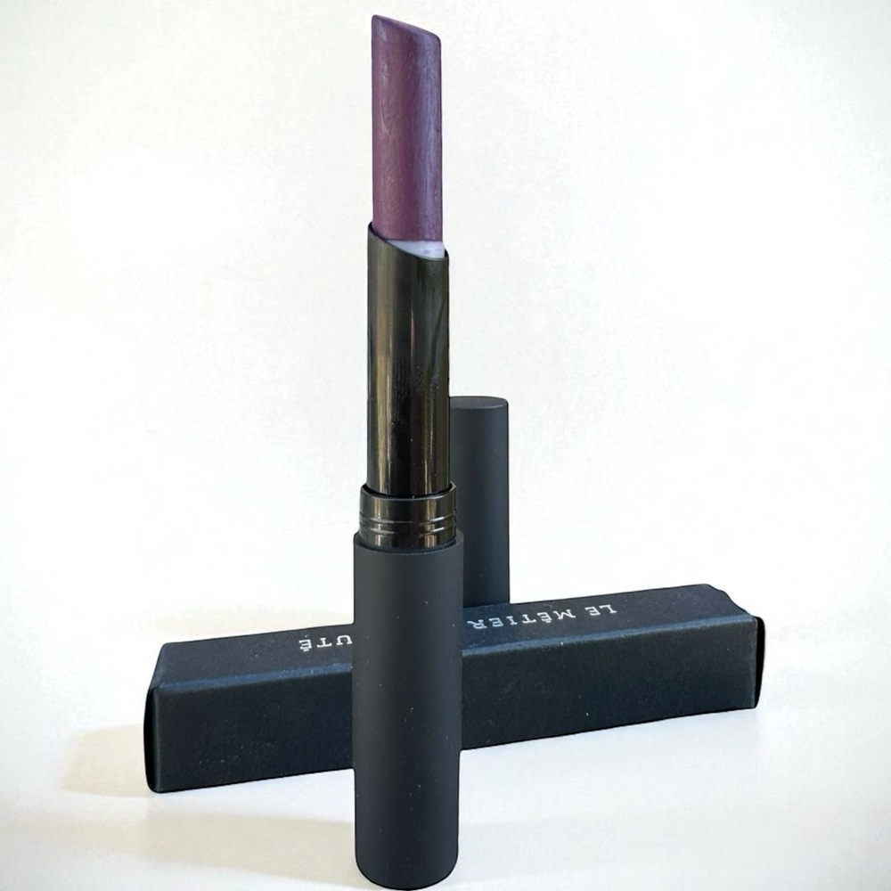 Le Métier de Beauté SMOKE Moisture Matte
Lip Color. NEW IN BOX. Full Size.